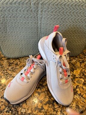 PUMA Women's Light Gray Athletic Sneakers with Pink Accents